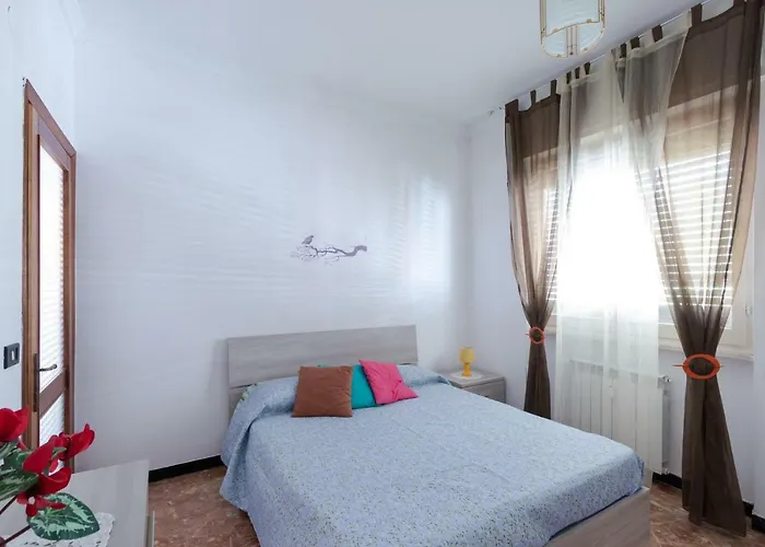House Henry Apartament Vado Ligure